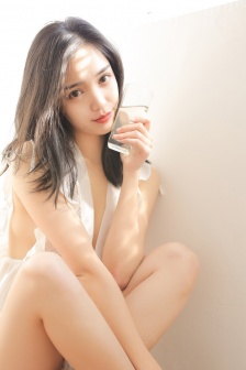 一边吃奶一边哭乱抻又乱扭